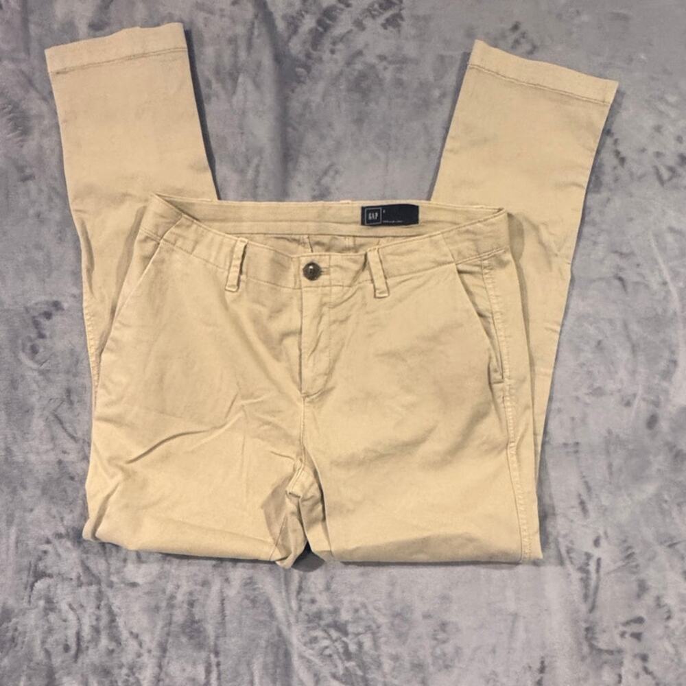 GAP iconic khaki girlfriend chino sz 0 pants. preppy, minimalist, costal, cotton